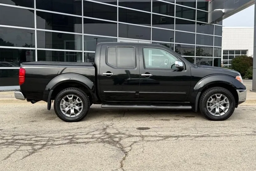 2019 Nissan Frontier SL photo 1