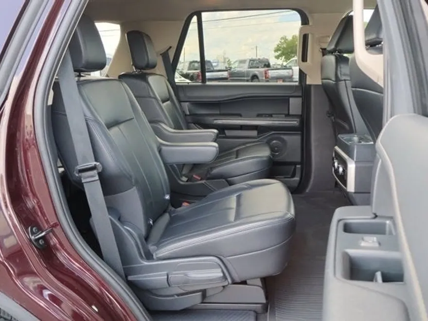 2024 Ford Expedition XLT photo 32