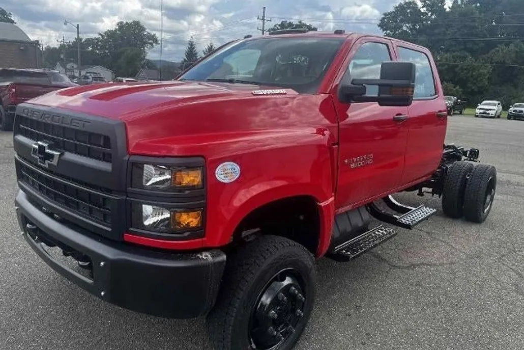 2025 Chevrolet Silverado 6500HD Work Truck photo 1