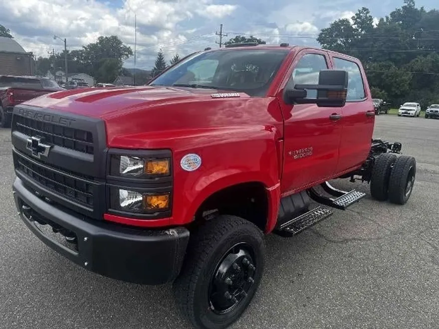 2025 Chevrolet Silverado 6500HD Work Truck photo 1