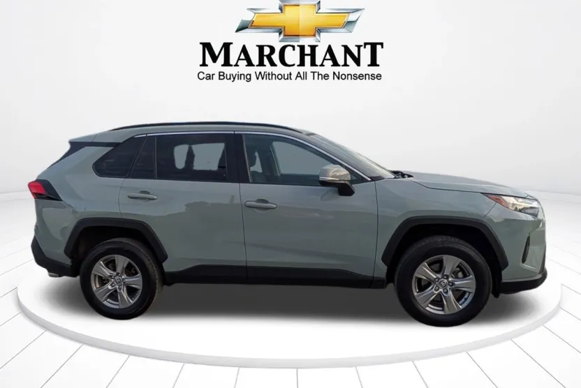 2023 Toyota RAV4 XLE photo 1