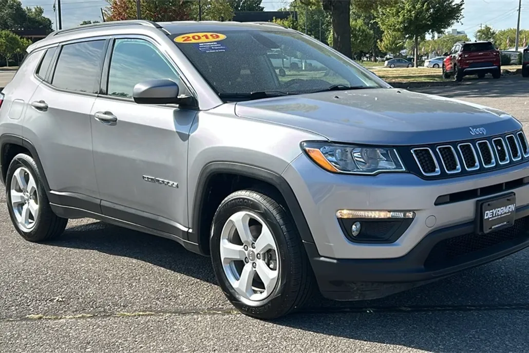 2019 Jeep Compass Latitude photo 1