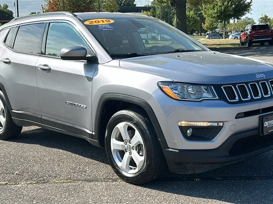 2019 Jeep Compass Latitude photo 1