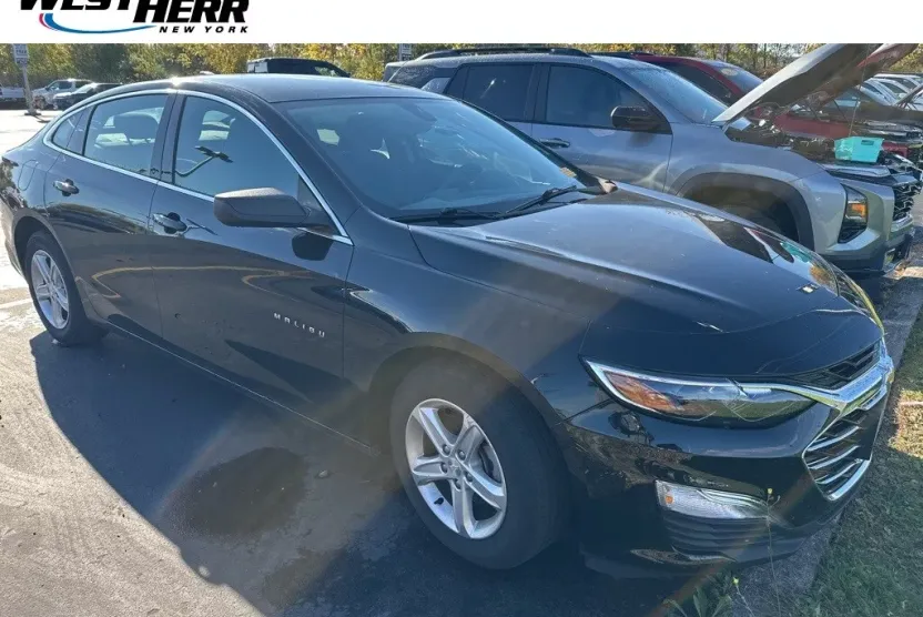 2022 Chevrolet Malibu photo 1
