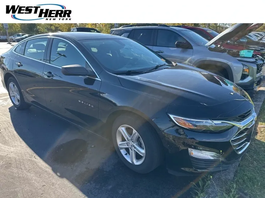 2022 Chevrolet Malibu photo 1