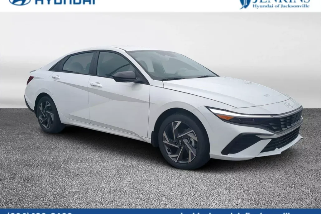 2025 Hyundai Elantra SEL Sport photo 1