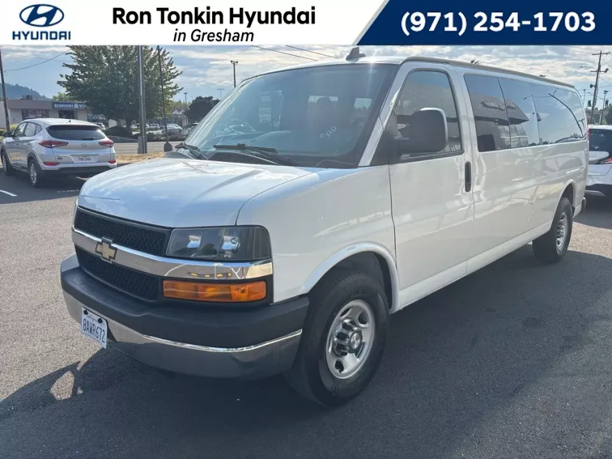 2016 Chevrolet Express 3500 Passenger Van photo 1