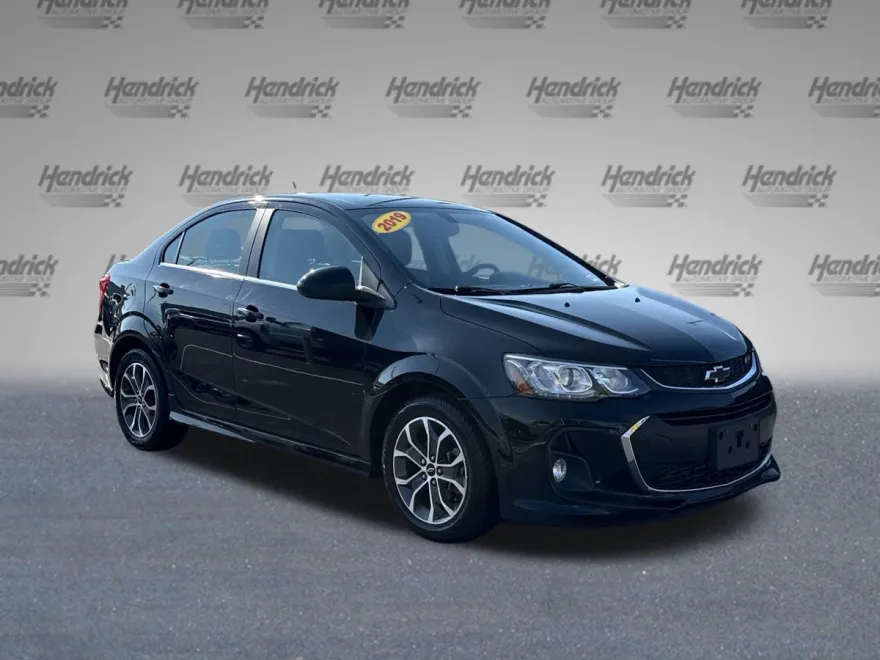 2019 Chevrolet Sonic LT photo 1