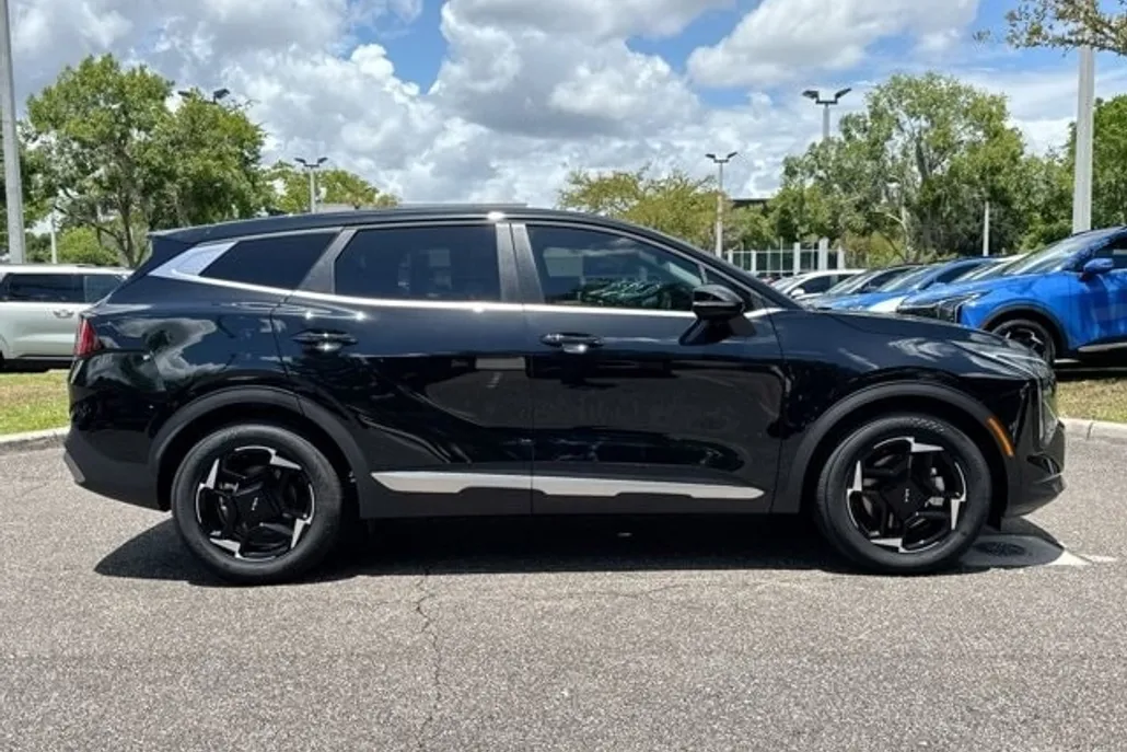 2026 Kia Sportage EX photo 1