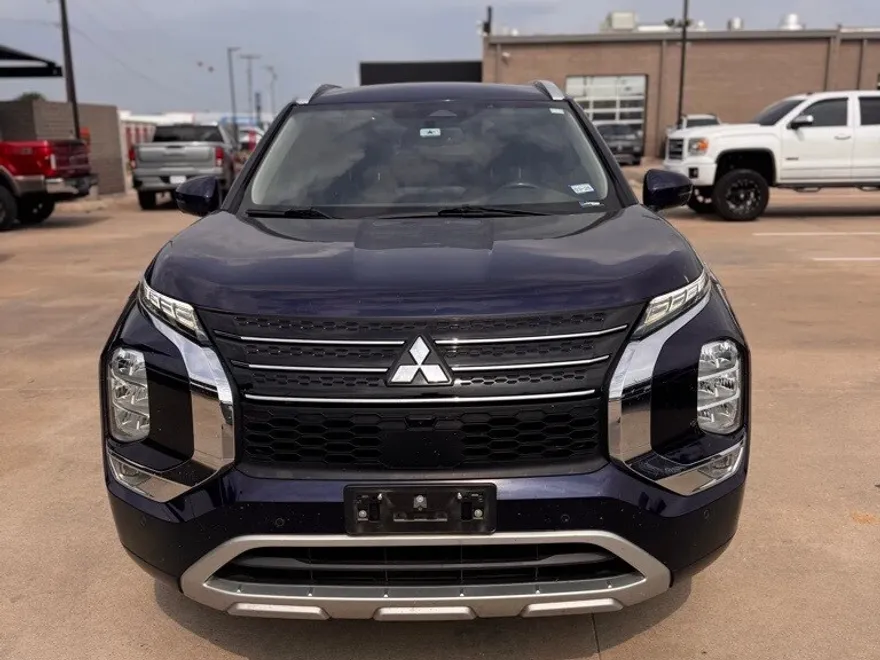 2022 Mitsubishi Outlander SEL photo 1