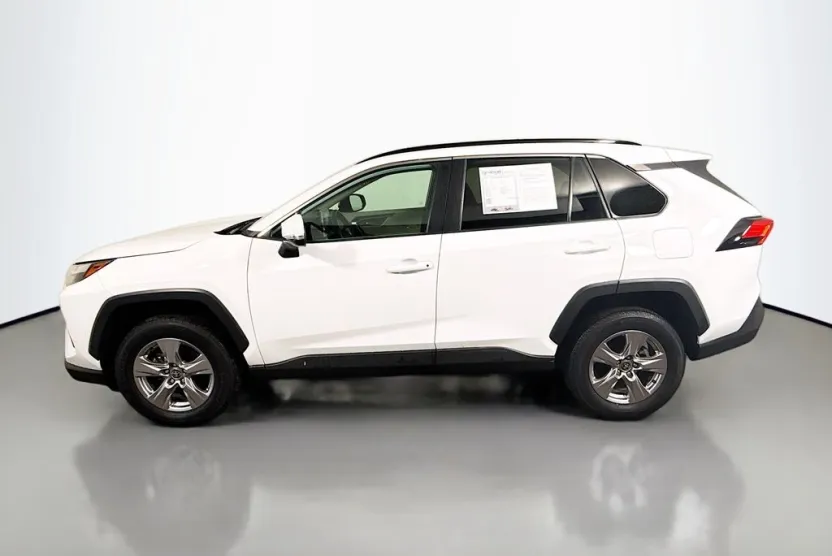 2023 Toyota RAV4 XLE photo 1