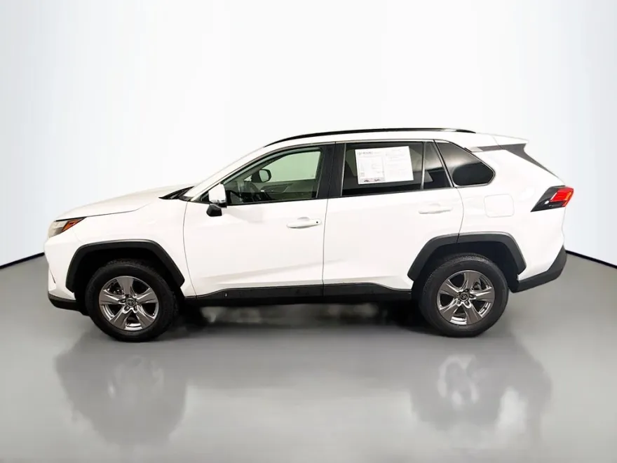 2023 Toyota RAV4 XLE photo 1