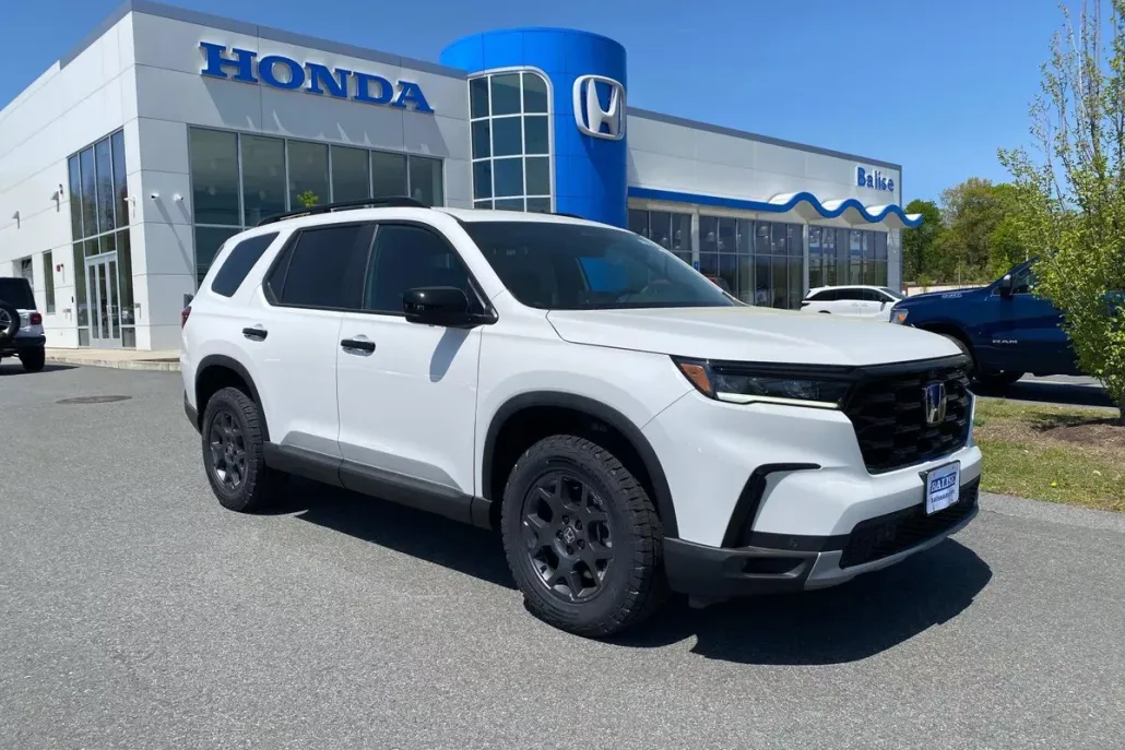 2025 Honda Pilot TrailSport photo 1