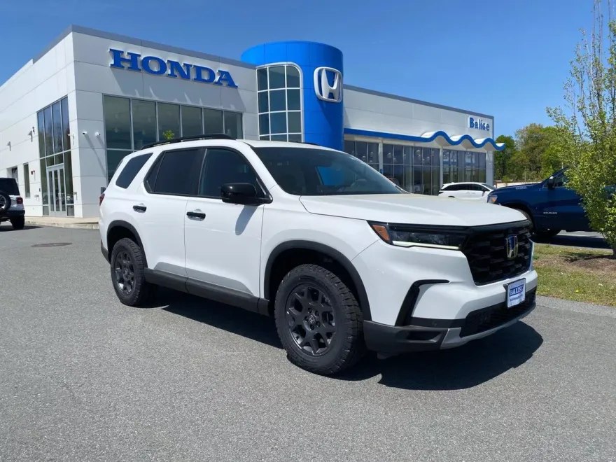 2025 Honda Pilot TrailSport photo 1