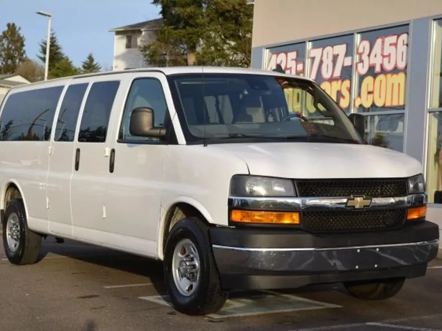 2019 Chevrolet Express 3500 Passenger LT Van photo 1