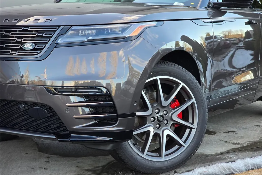 2025 Land Rover Range Rover Velar SE photo 1