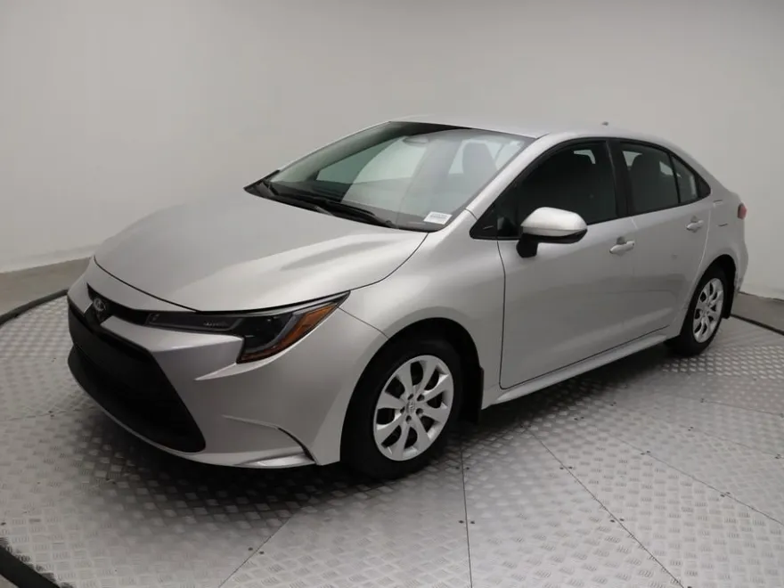 2025 Toyota Corolla LE photo 1