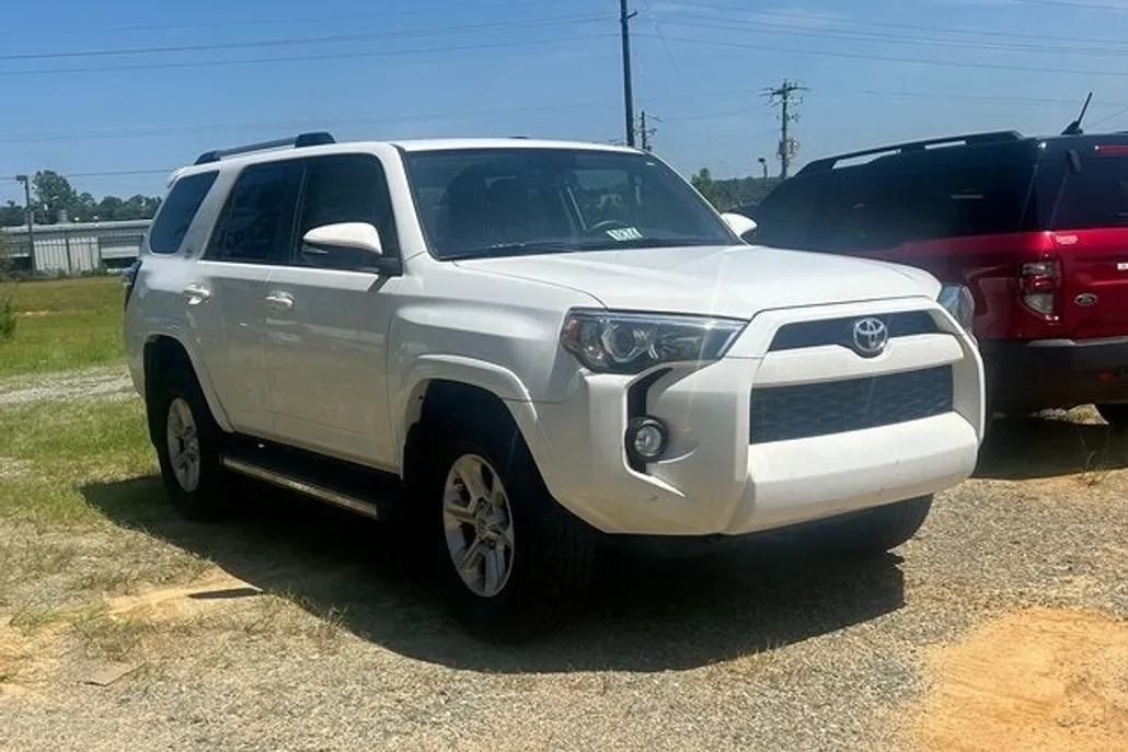 2019 Toyota 4Runner SR5 photo 1