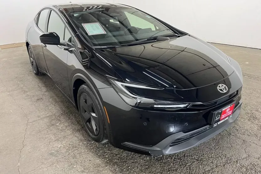 2024 Toyota Prius LE photo 1