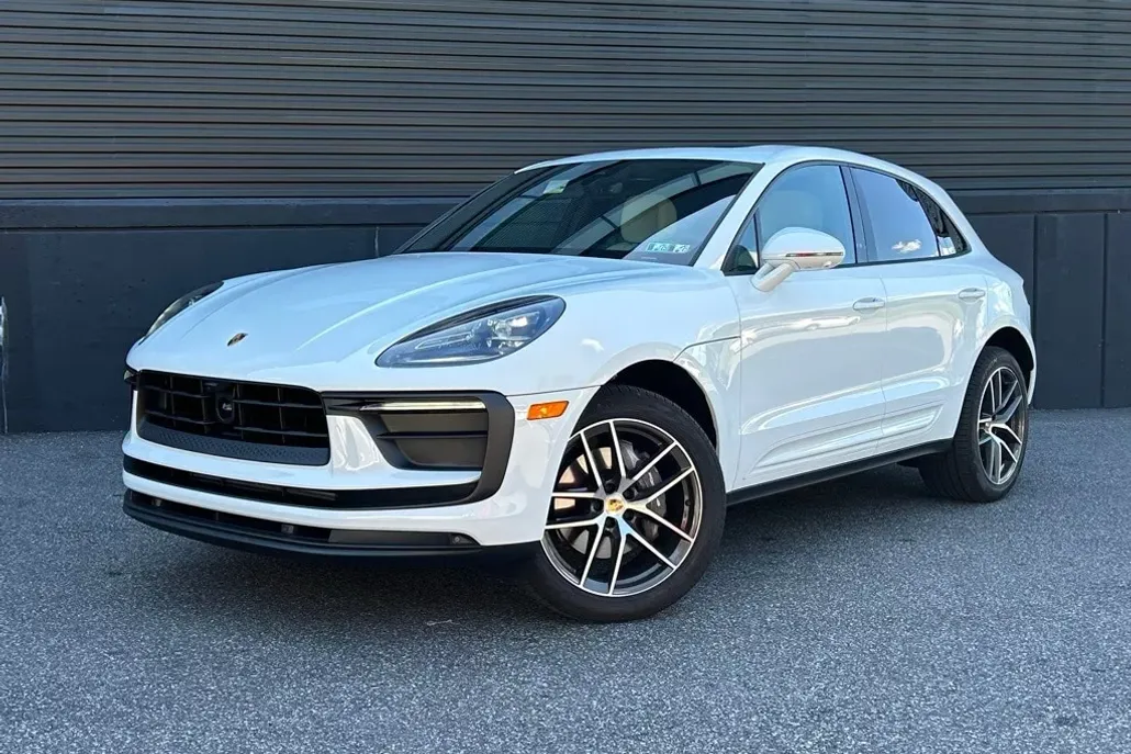 2025 Porsche Macan photo 1