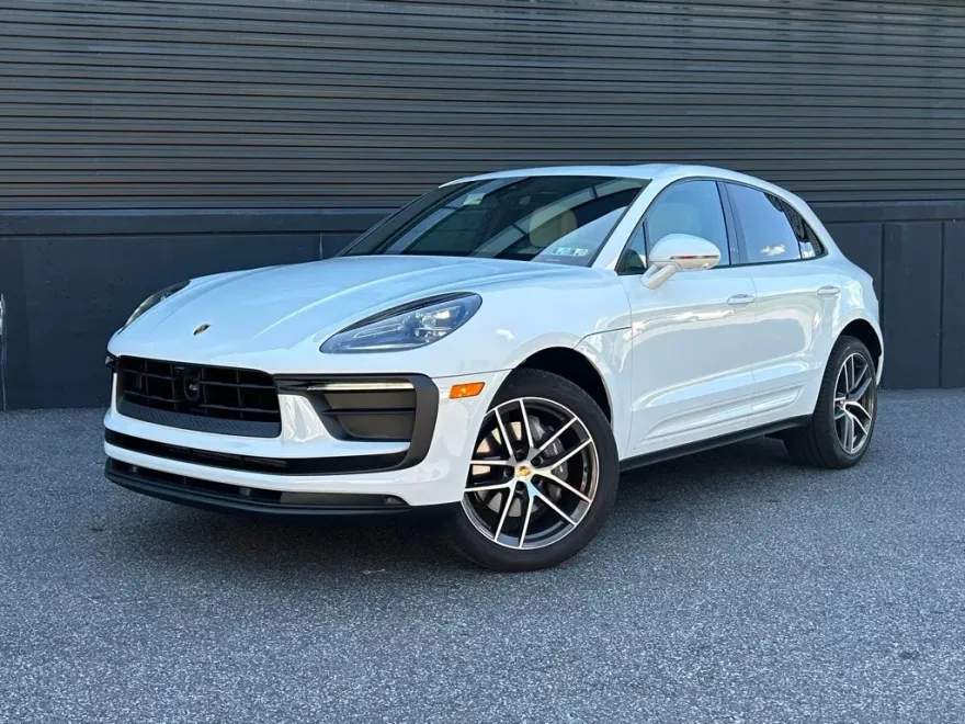 2025 Porsche Macan photo 1