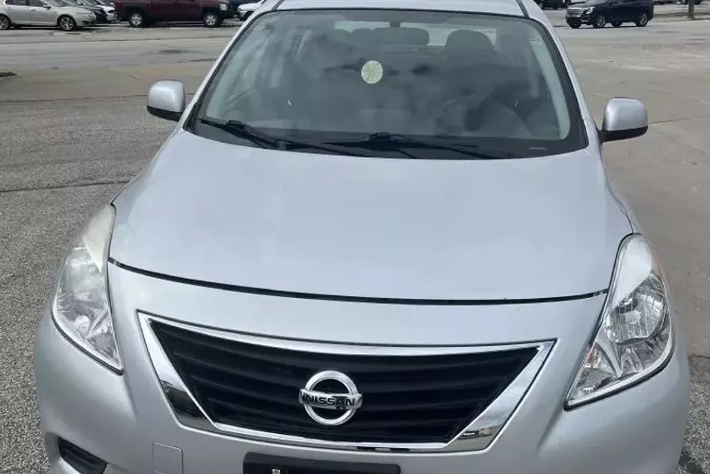 2012 Nissan Versa Sedan photo 1