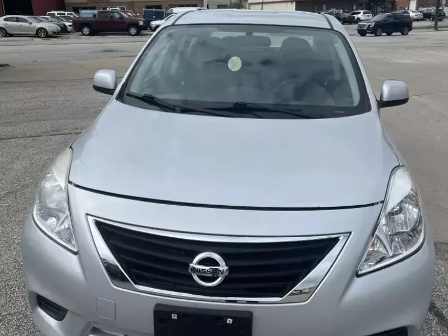 2012 Nissan Versa Sedan photo 1