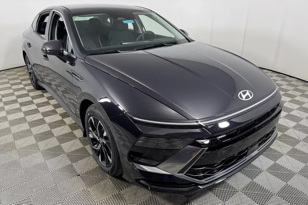 2025 Hyundai Sonata SEL photo 1