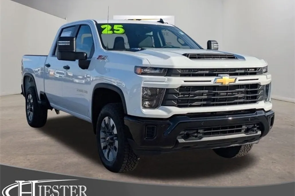 2025 Chevrolet Silverado 2500HD Custom photo 1