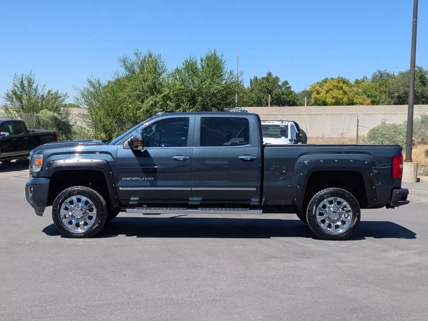 2019 Gmc Sierra 2500 HD Denali photo 1