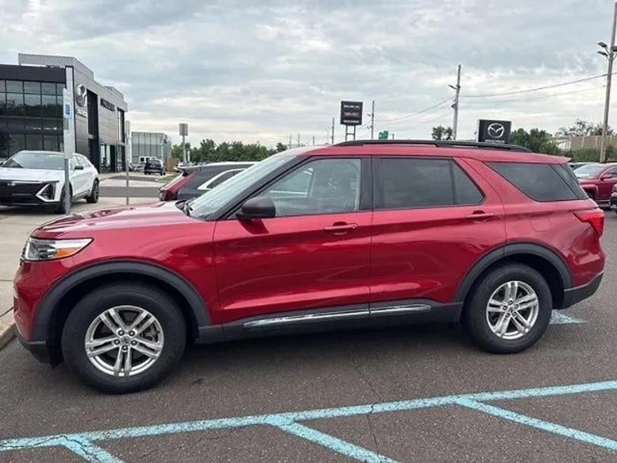 2020 Ford Explorer XLT photo 1