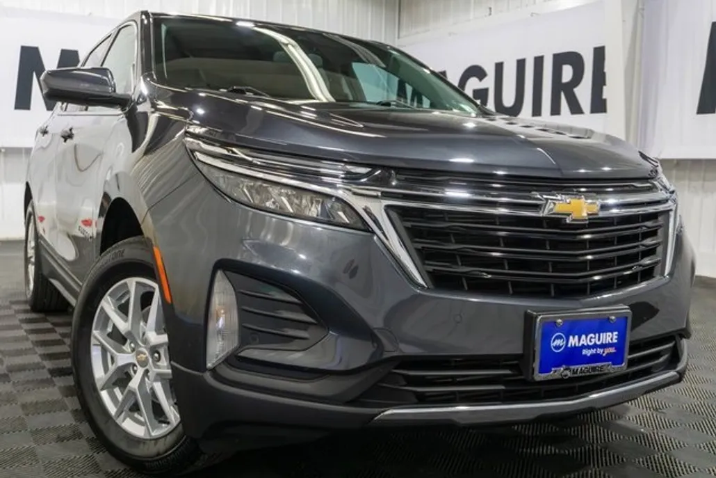 2022 Chevrolet Equinox LT photo 1