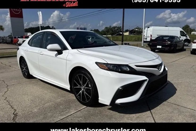 2023 Toyota Camry SE photo 1