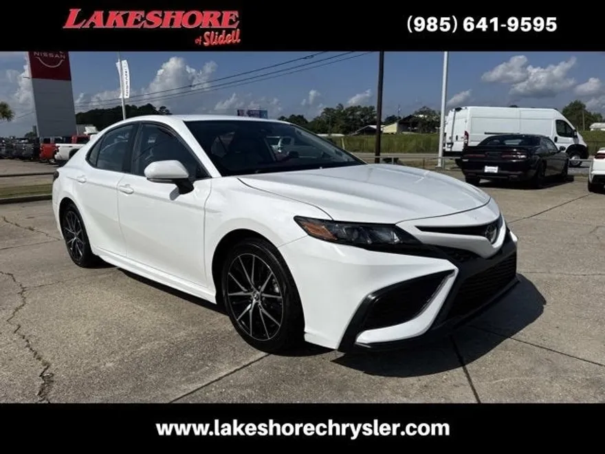 2023 Toyota Camry SE photo 1