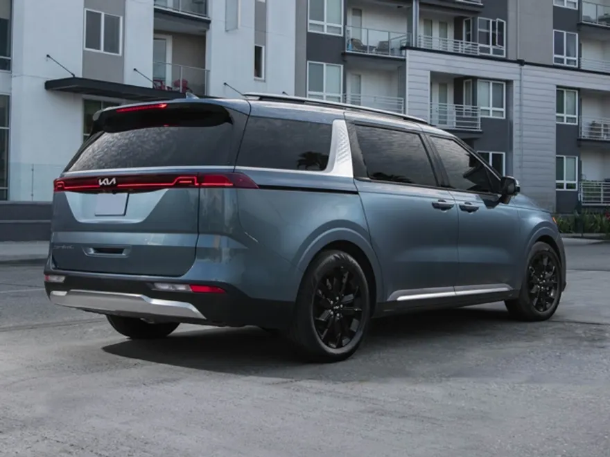 2023 Kia Carnival LX photo 1