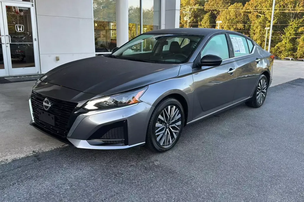 2024 Nissan Altima 2.5 SV photo 1