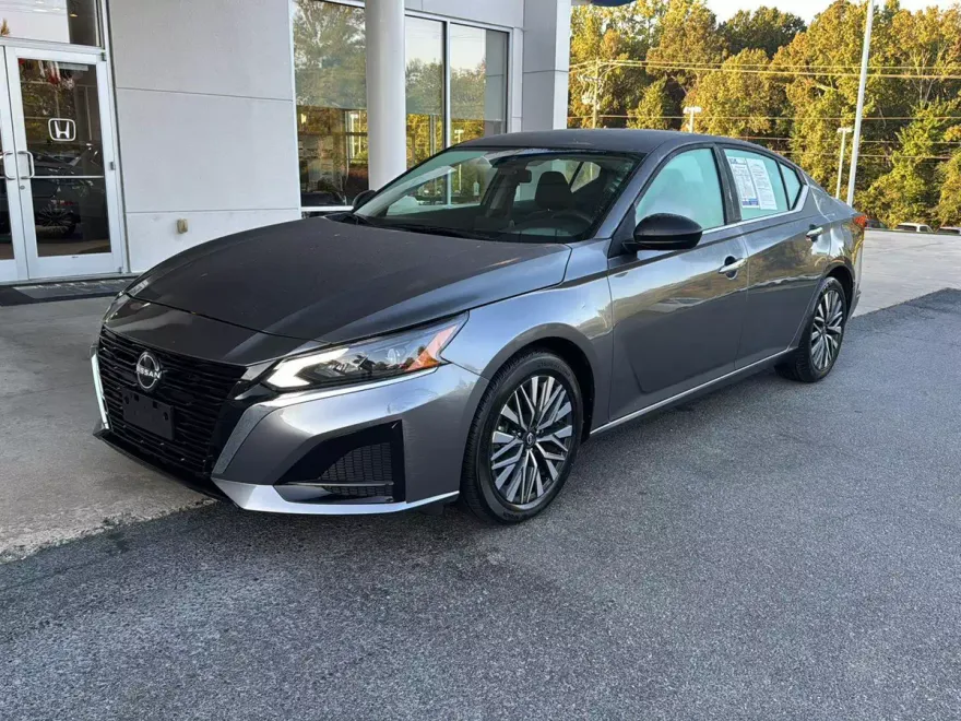 2024 Nissan Altima 2.5 SV photo 1