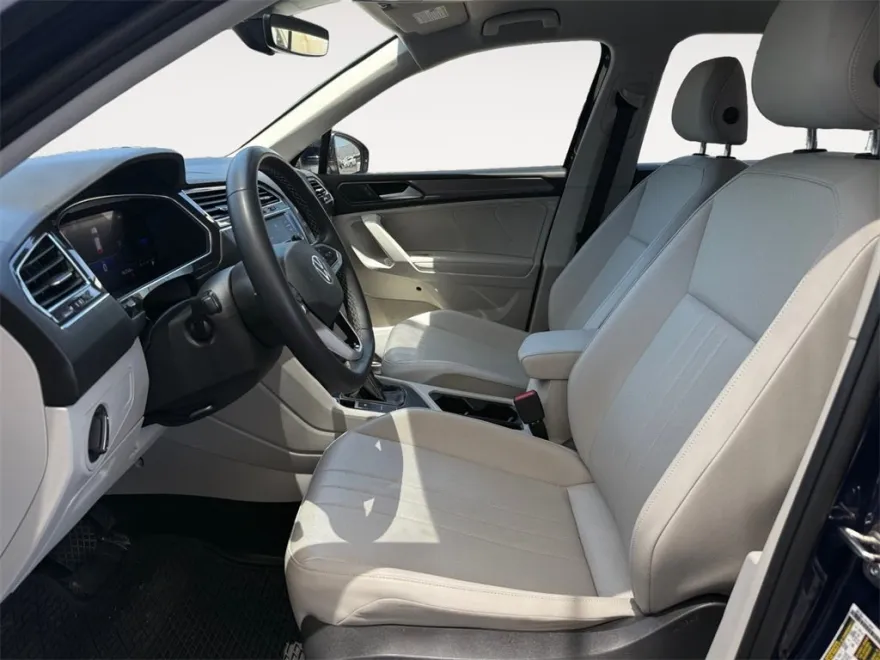 2023 Volkswagen Tiguan SE photo 1