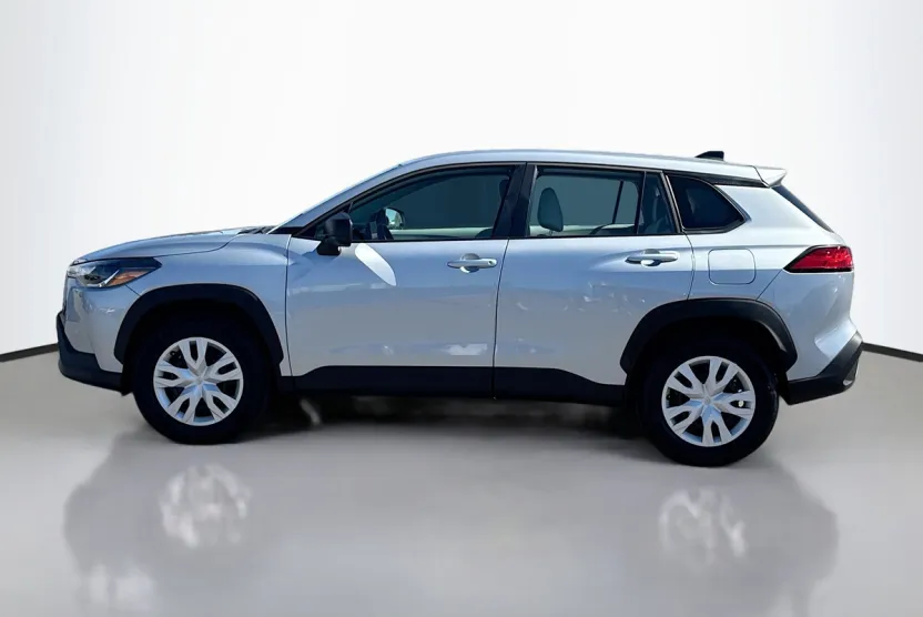 2024 Toyota Corolla Cross L photo 1