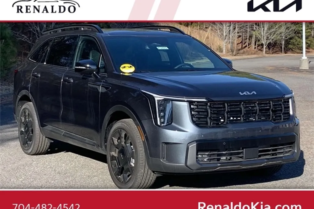 2025 Kia Sorento S photo 1