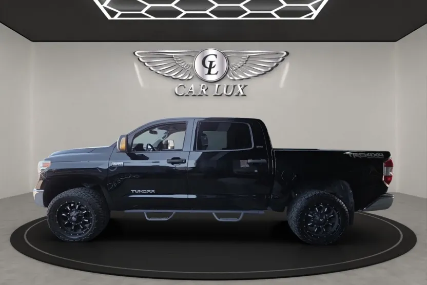2015 Toyota Tundra SR5 CrewMax photo 1