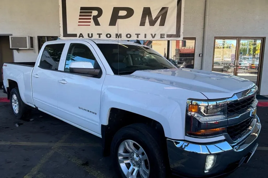 2018 Chevrolet Silverado 1500 LT photo 1