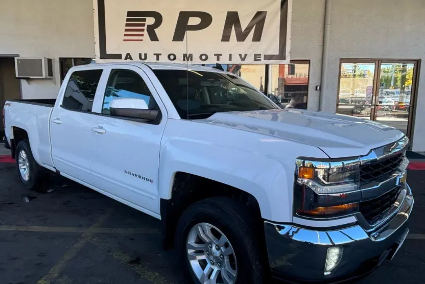 2018 Chevrolet Silverado 1500 LT photo 1