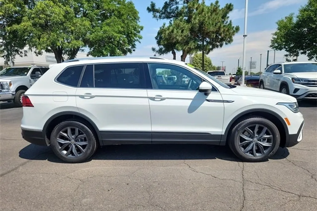 2022 Volkswagen Tiguan SE photo 1
