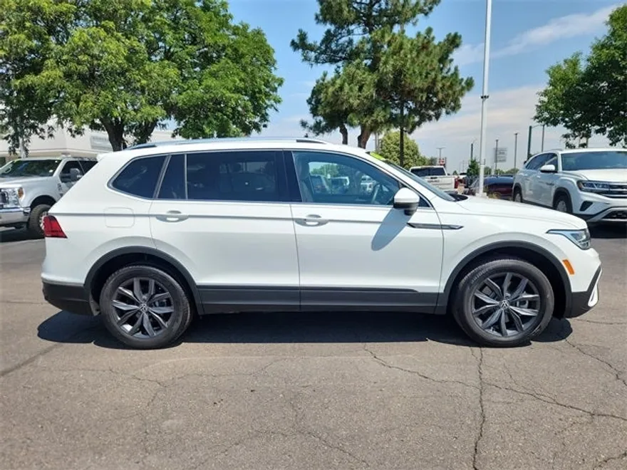 2022 Volkswagen Tiguan SE photo 1