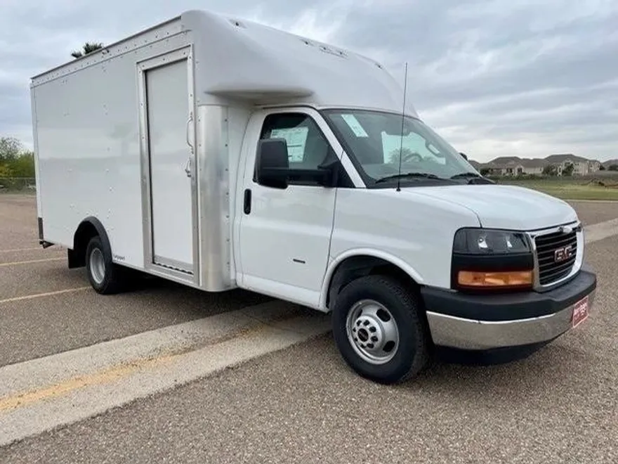2023 Gmc Savana Cutaway 3500 photo 1