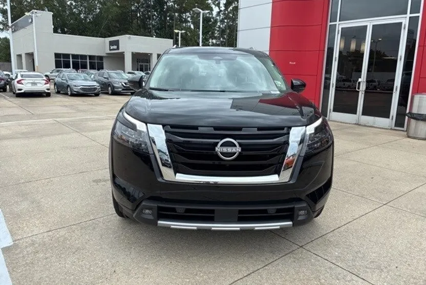 2025 Nissan Pathfinder Platinum photo 1