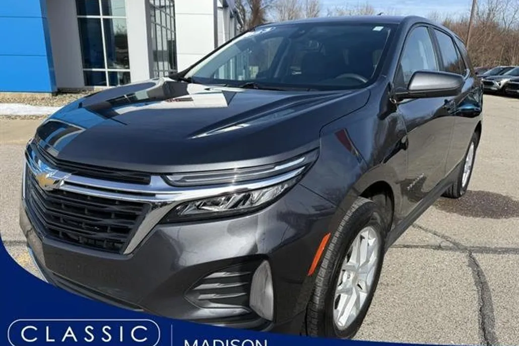 2023 Chevrolet Equinox LT photo 1