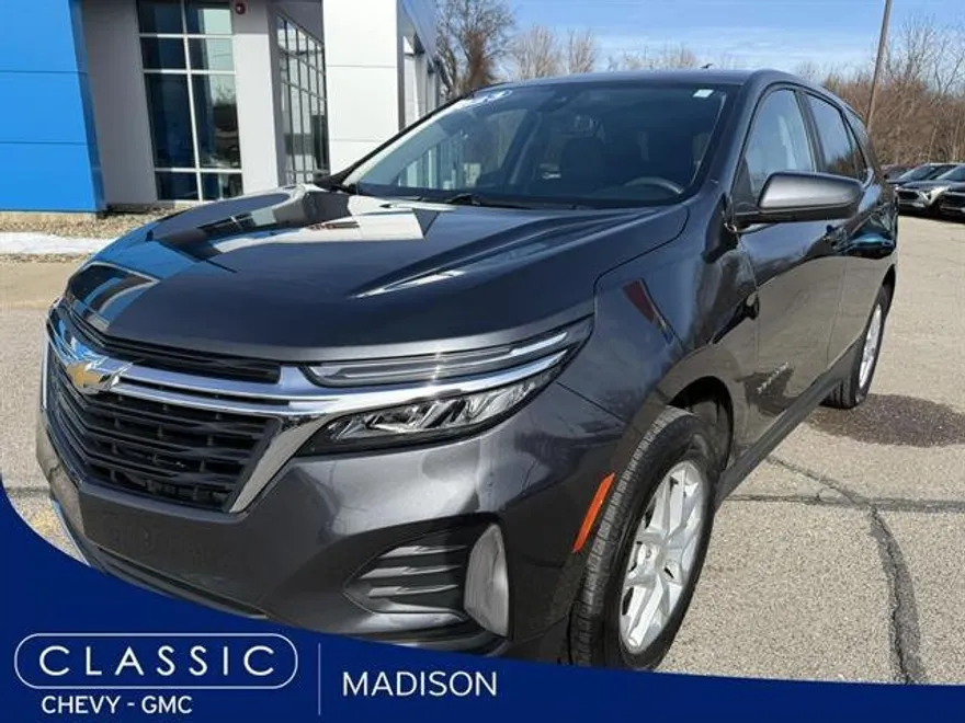 2023 Chevrolet Equinox LT photo 1