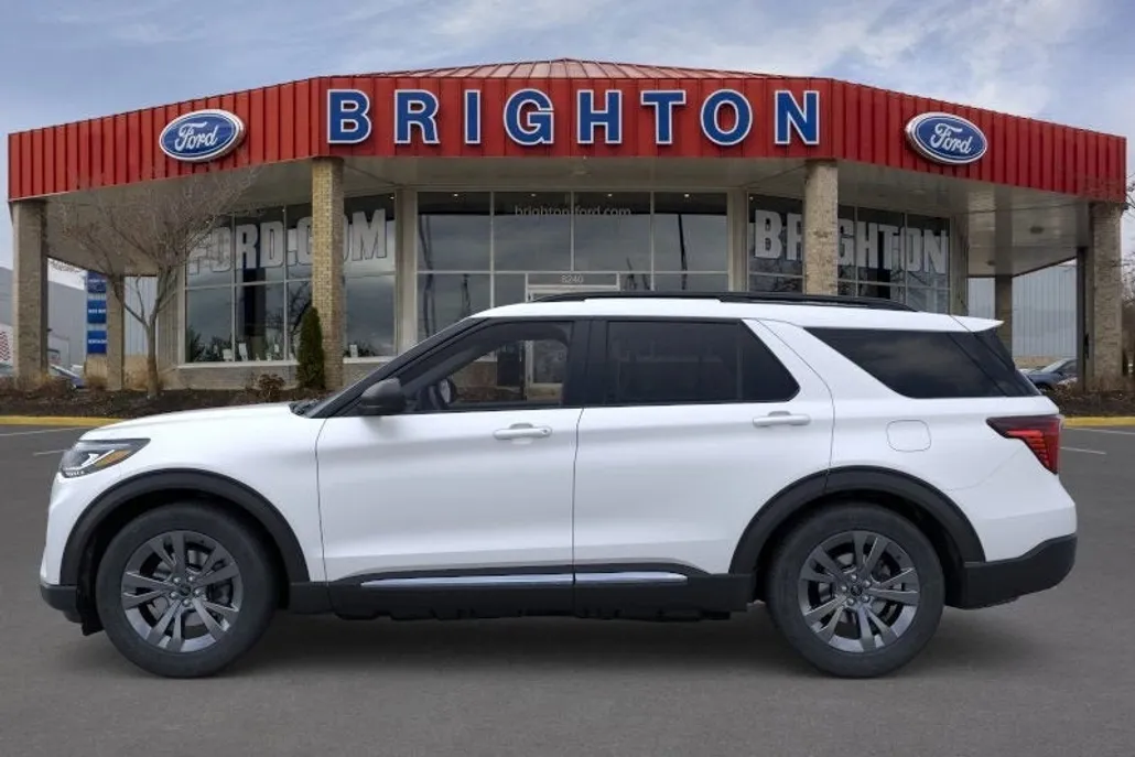 2025 Ford Explorer photo 1